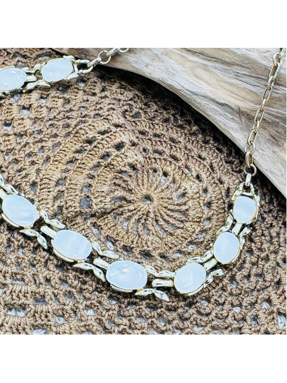 Coro White Cabochon Gold Tone Botanical Leaf Statement Necklace - Picture 3 of 8